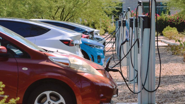 Simple bath readies lithium-metal anodes for long-range EVs Simple bath readies lithium-metal anodes for long-range EVs