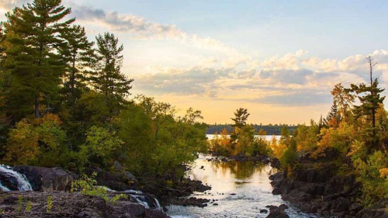 Trump reverses Minnesota mining ban