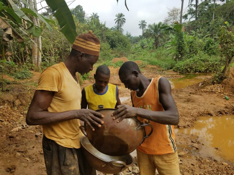 Nigeria mining crackdown under fire after 37 die